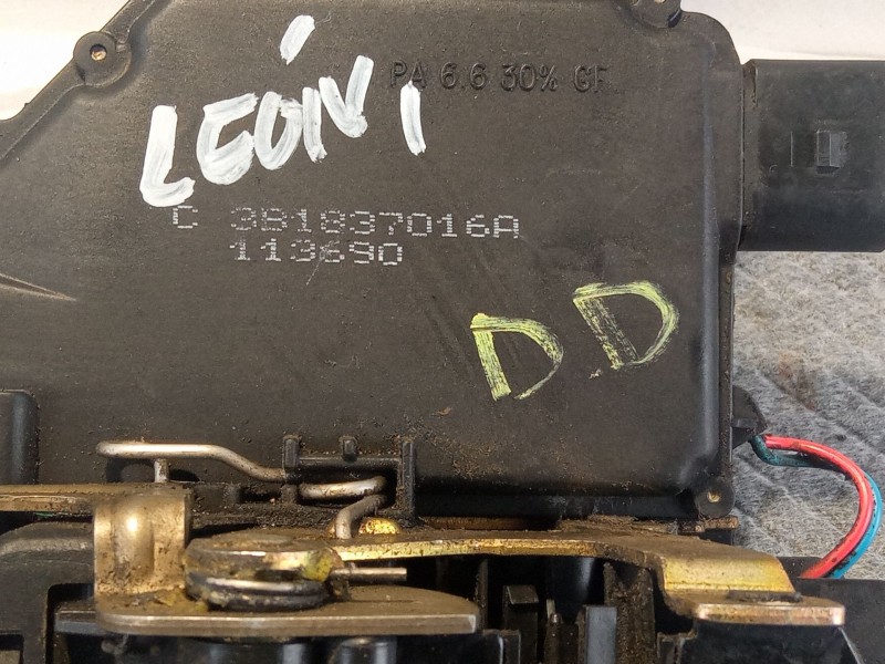 Recambio de cerradura puerta delantera derecha para seat león referencia OEM IAM 3B1837016A  