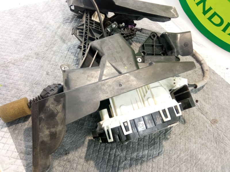 Recambio de cerradura puerta delantera derecha para mercedes-benz c220 referencia OEM IAM   