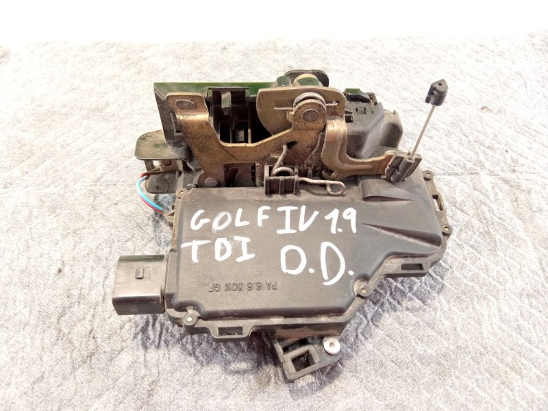 Recambio de cerradura puerta delantera derecha para volkswagen golf referencia OEM IAM   