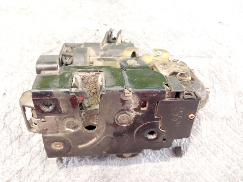 Recambio de cerradura puerta delantera derecha para volkswagen golf referencia OEM IAM   