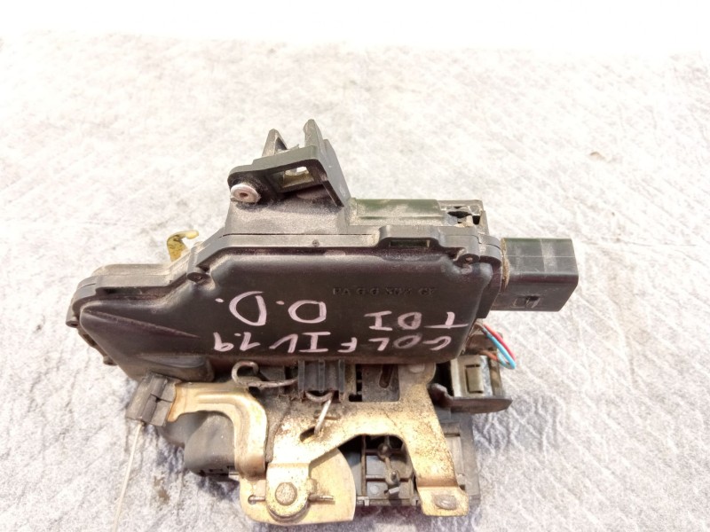 Recambio de cerradura puerta delantera derecha para volkswagen golf referencia OEM IAM   