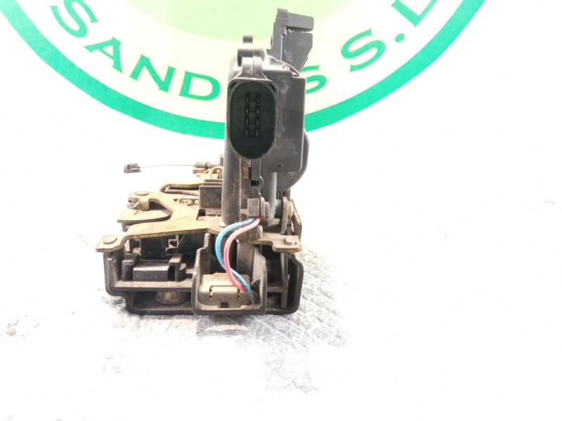 Recambio de cerradura puerta delantera derecha para volkswagen golf referencia OEM IAM   
