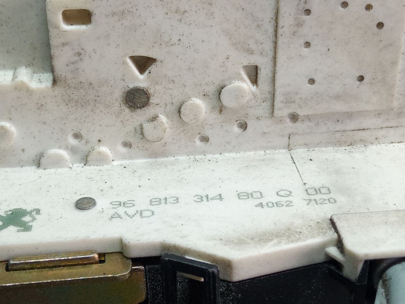 Recambio de cerradura puerta delantera derecha para citroën c4 referencia OEM IAM 9681331480Q00  