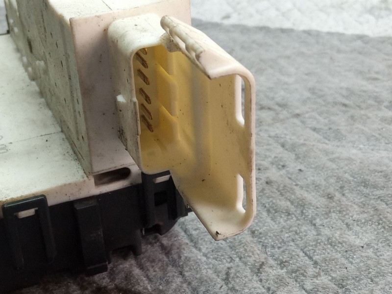 Recambio de cerradura puerta delantera derecha para citroën c4 referencia OEM IAM 9681331480Q00  