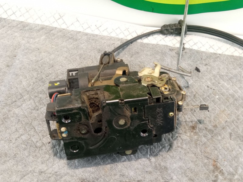 Recambio de cerradura puerta delantera derecha para volkswagen golf referencia OEM IAM   