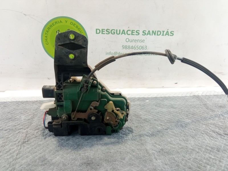 Recambio de cerradura puerta trasera derecha para volkswagen passat referencia OEM IAM   