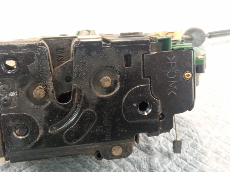 Recambio de cerradura puerta trasera derecha para volkswagen passat referencia OEM IAM   