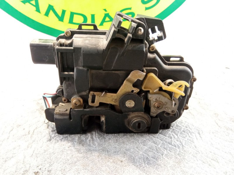 Recambio de cerradura puerta trasera derecha para volkswagen golf referencia OEM IAM   