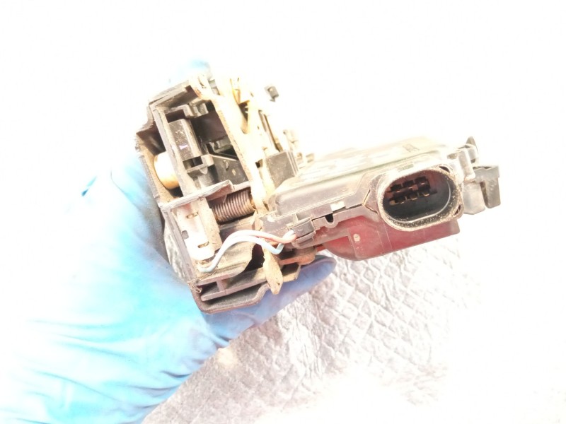 Recambio de cerradura puerta trasera derecha para volkswagen golf referencia OEM IAM   