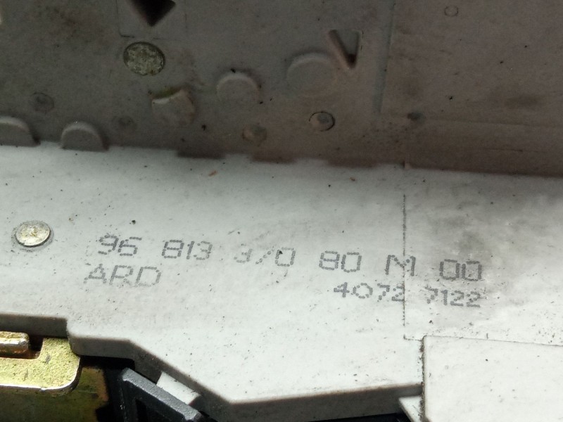 Recambio de cerradura puerta trasera derecha para citroën c4 referencia OEM IAM 9681337080M00  