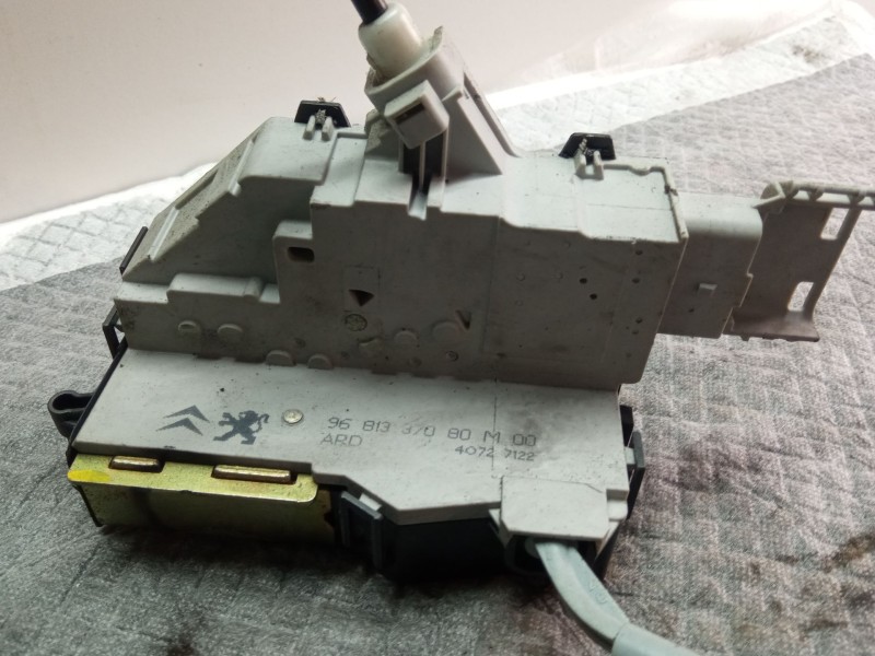 Recambio de cerradura puerta trasera derecha para citroën c4 referencia OEM IAM 9681337080M00  