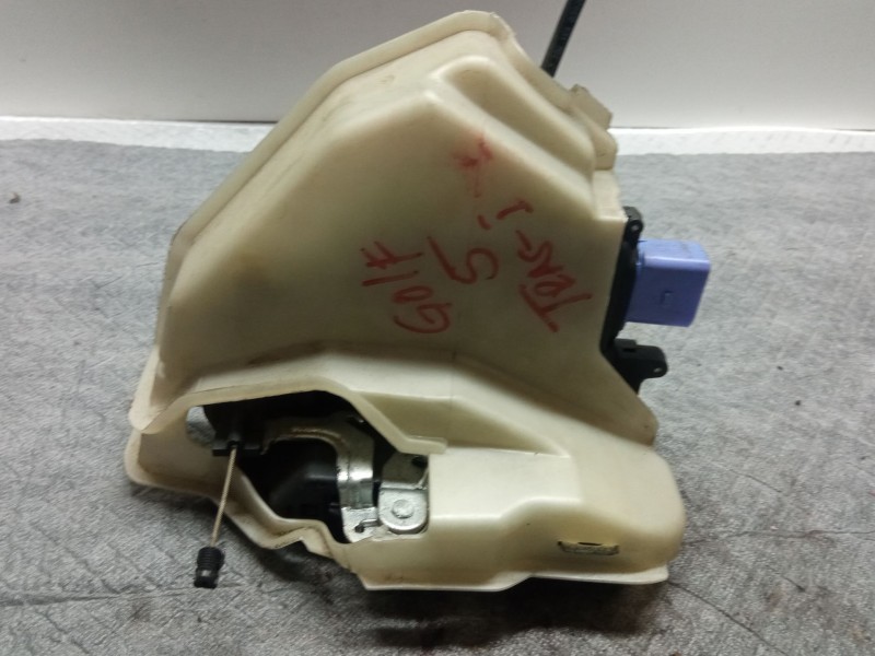 Recambio de cerradura puerta trasera derecha para volkswagen golf referencia OEM IAM   