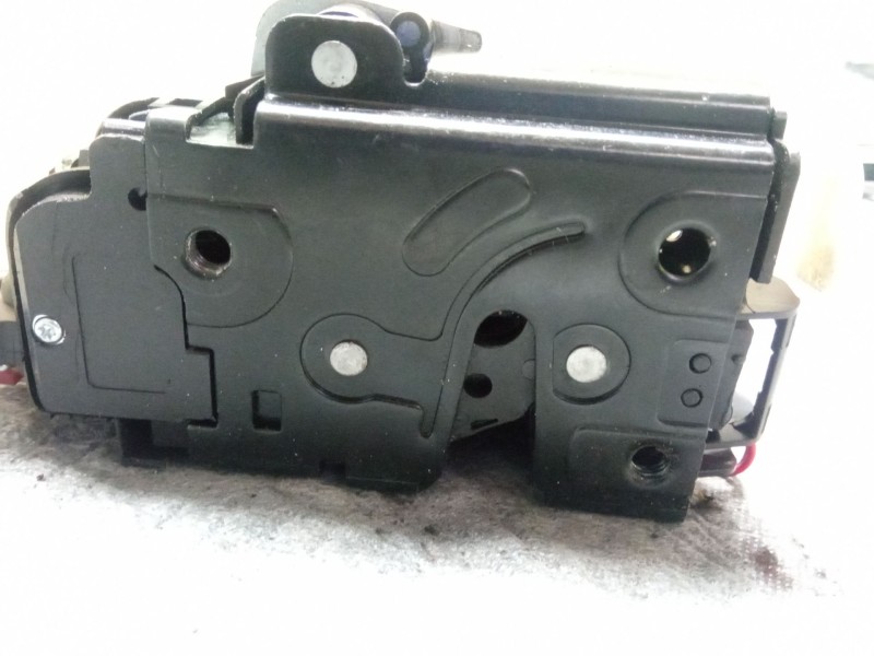 Recambio de cerradura puerta trasera derecha para volkswagen golf referencia OEM IAM   