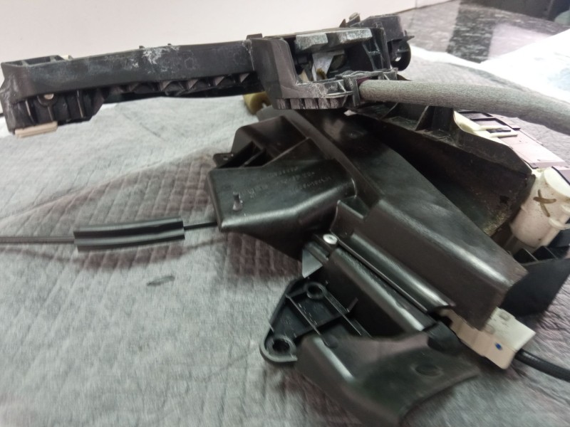 Recambio de cerradura puerta trasera izquierda para mercedes-benz c220 referencia OEM IAM A2047230908A2047600734  