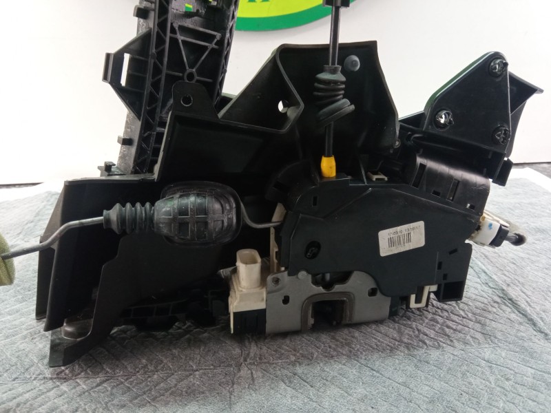 Recambio de cerradura puerta trasera izquierda para mercedes-benz c220 referencia OEM IAM A2047230908A2047600734  