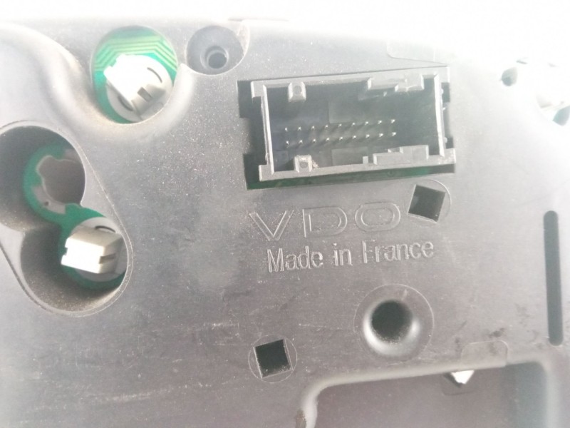 Recambio de cuenta kilometros para peugeot 406 referencia OEM IAM 9630372780 110008882002 