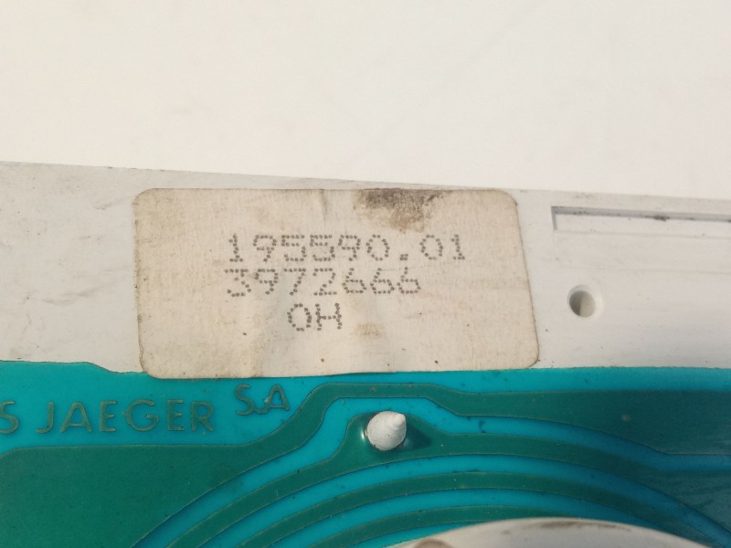 Recambio de cuenta kilometros para seat marbella referencia OEM IAM 3972666  