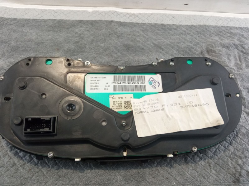 Recambio de cuenta kilometros para peugeot 307 referencia OEM IAM 964753828021651862-5  