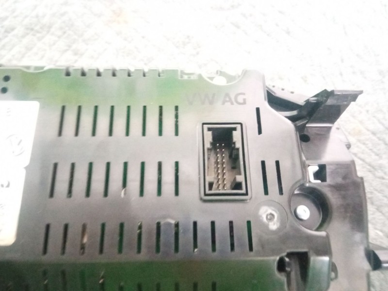 Recambio de cuenta kilometros para volkswagen polo referencia OEM IAM 2GP920310B  