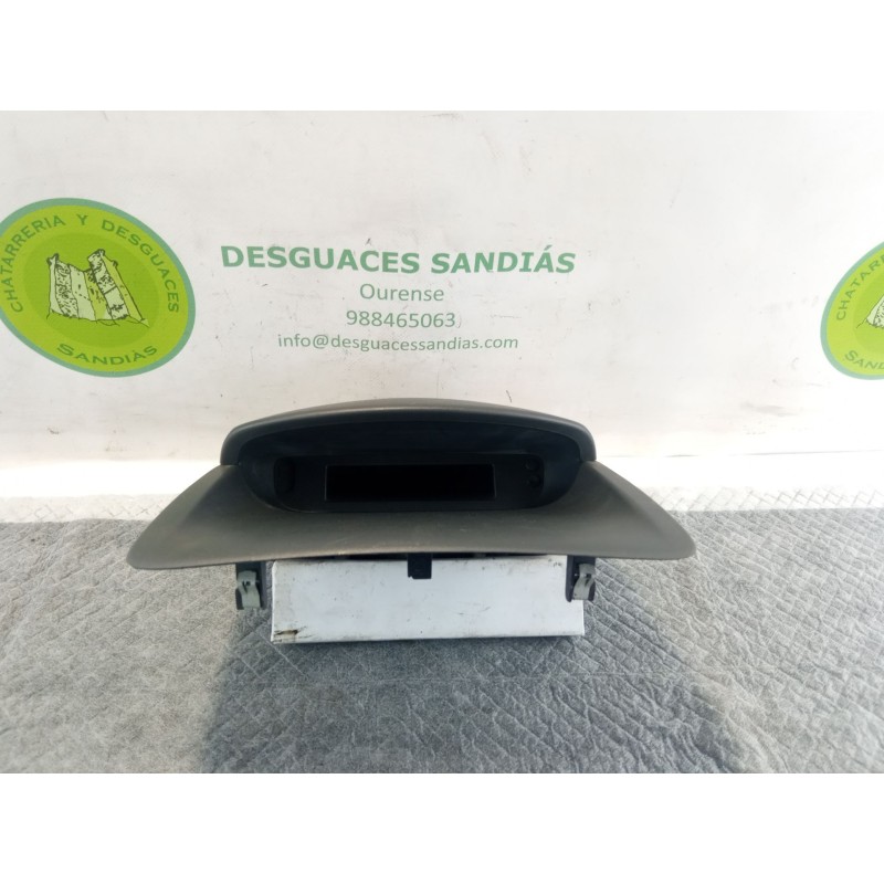 Recambio de pantalla multifuncion para renault clio referencia OEM IAM 8200307273  