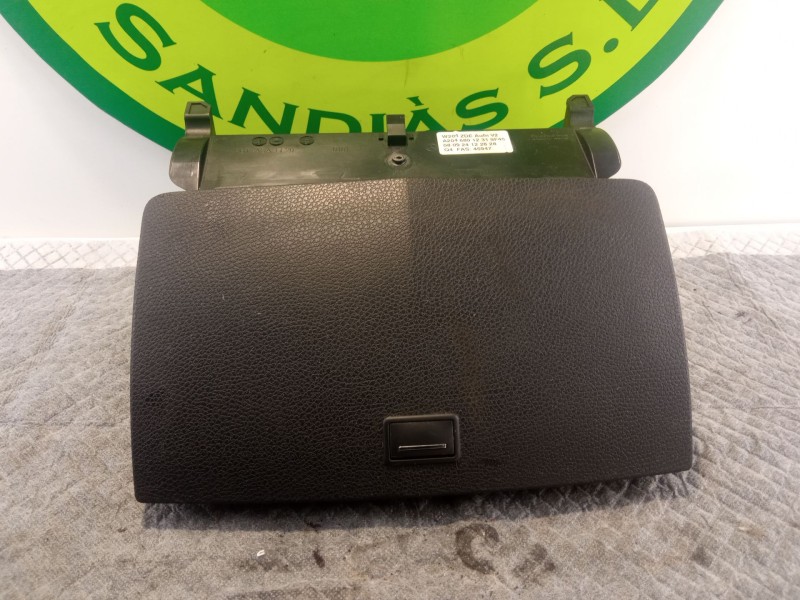 Recambio de pantalla multifuncion para mercedes-benz c220 referencia OEM IAM A20468012319F45  