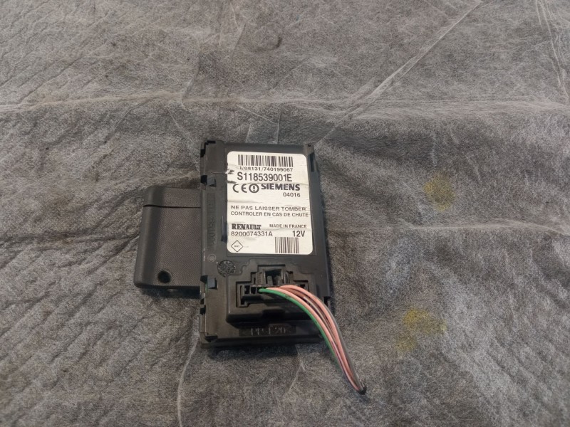 Recambio de llave tarjeta encendido para renault megane referencia OEM IAM S118539001E  8200074331A