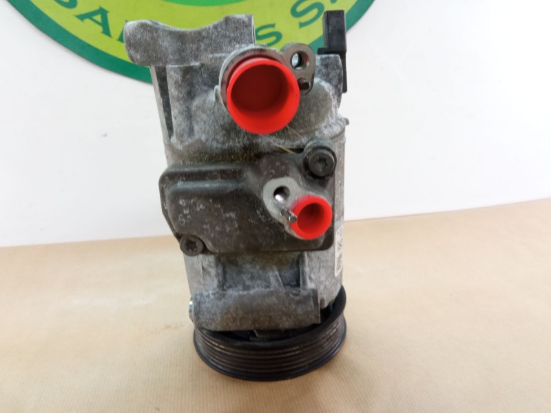 Recambio de compresor aire acondicionado para volkswagen caddy referencia OEM IAM 5N0820803E  