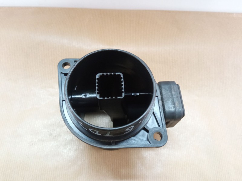 Recambio de caudalimetro para volkswagen caddy referencia OEM IAM 03L906461  