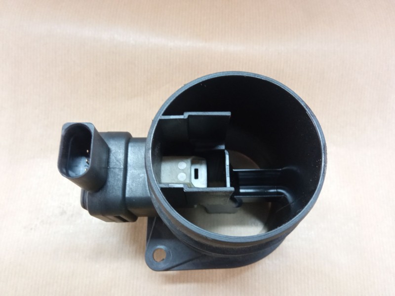 Recambio de caudalimetro para volkswagen caddy referencia OEM IAM 03L906461  