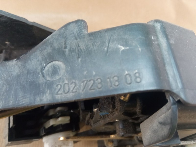 Recambio de cerradura puerta delantera izquierda para mercedes-benz 250d referencia OEM IAM 2027231308  