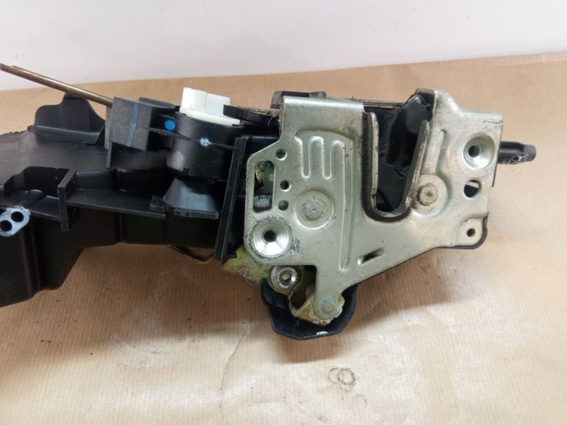 Recambio de cerradura puerta delantera izquierda para mercedes-benz 250d referencia OEM IAM 2027231308  