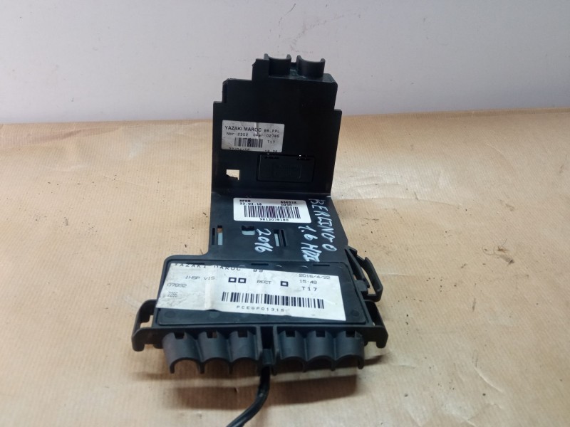 Recambio de caja reles / fusibles para citroën bermul referencia OEM IAM 9812078180  