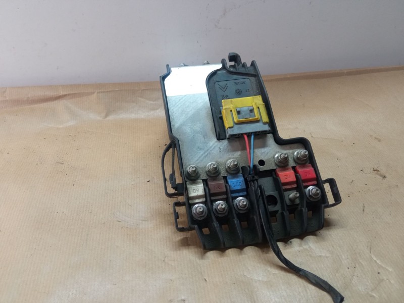 Recambio de caja reles / fusibles para citroën bermul referencia OEM IAM 9812078180  