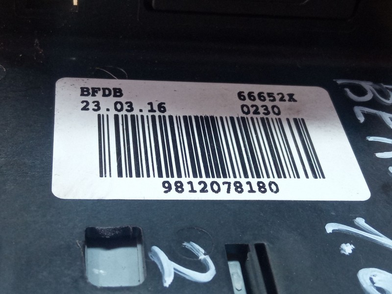 Recambio de caja reles / fusibles para citroën bermul referencia OEM IAM 9812078180  