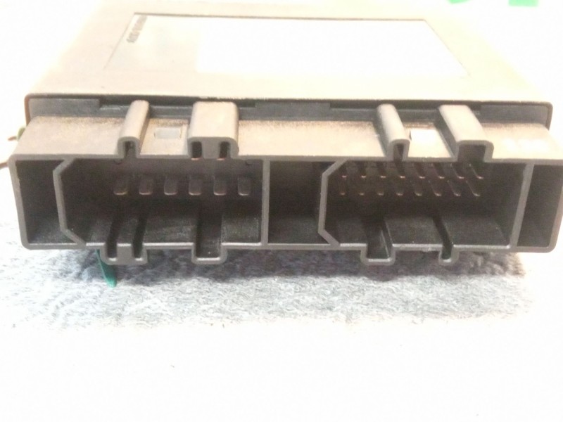 Recambio de centralita cierre para seat cordoba referencia OEM IAM 5WK46921  