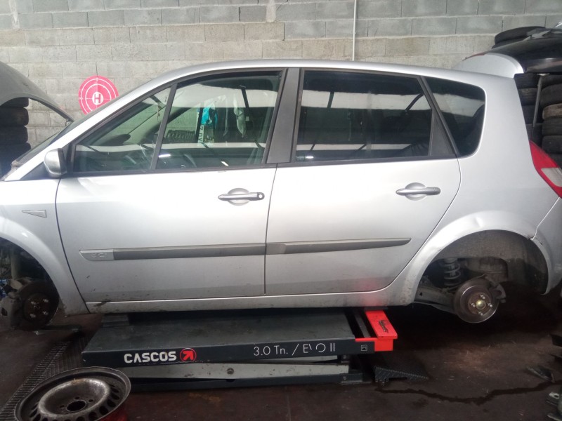 renault megane scenic del año 2006