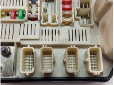 Recambio de caja reles / fusibles para renault megane scenic 1.5dci 106 cv referencia OEM IAM 8200481866F   2