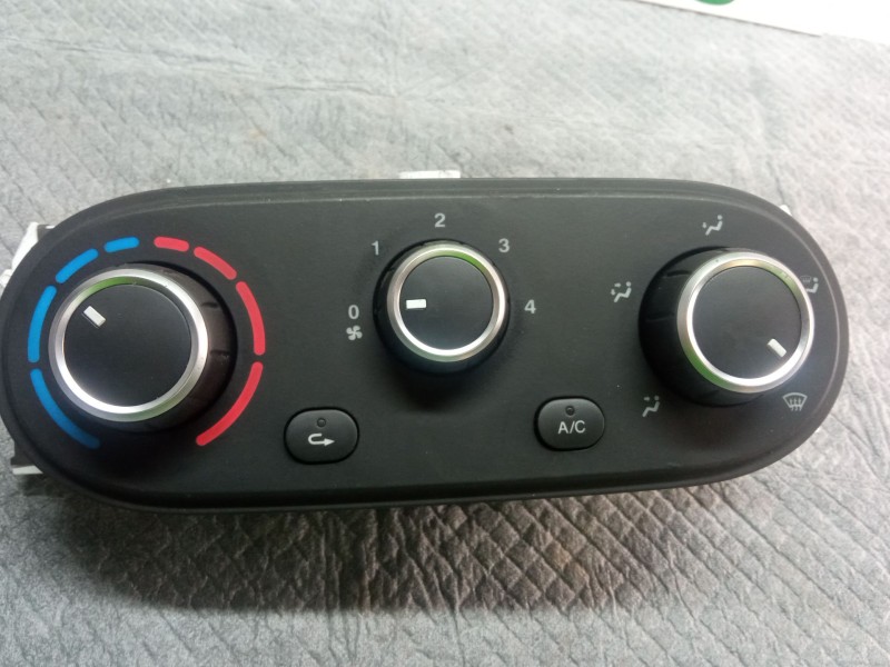 Recambio de mando climatizador para iveco 35 s18 referencia OEM IAM MR146431  