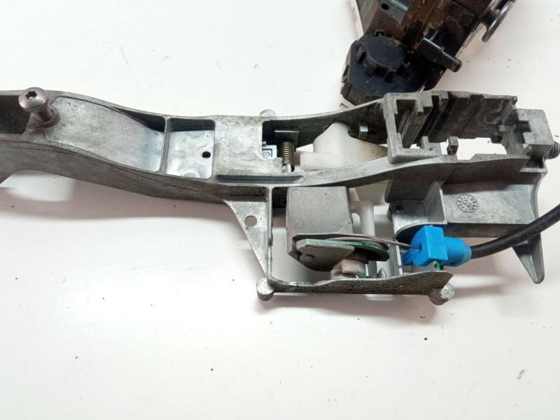 Recambio de cerradura puerta delantera derecha para citroën c4 picasso 1.6 hdi 109 cv 9hz referencia OEM IAM 24099816  