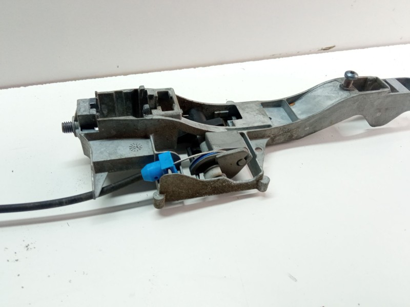 Recambio de cerradura puerta delantera izquierda para citroën c4 picasso 1.6 hdi 109 cv 9hz referencia OEM IAM 24090816  