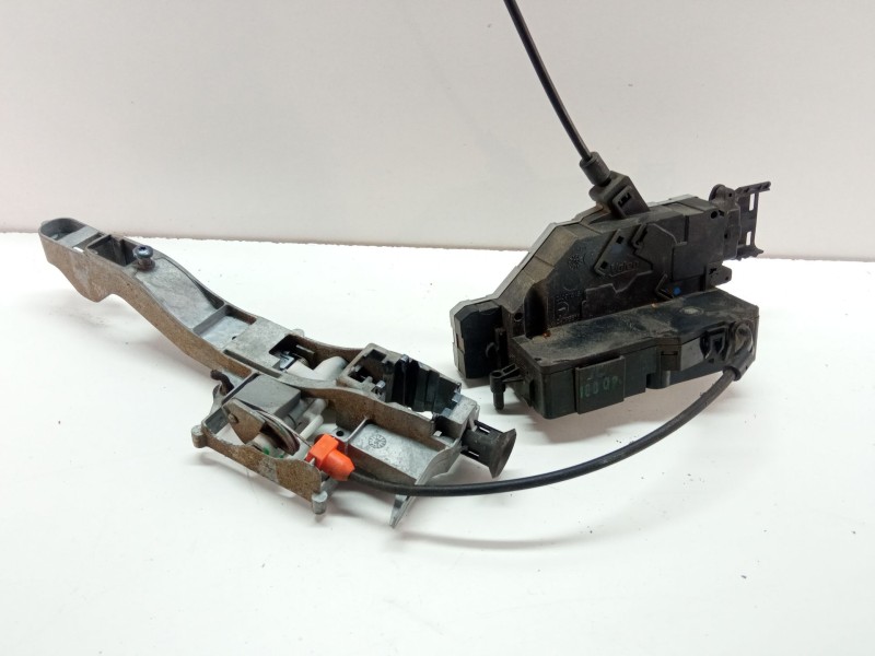 Recambio de cerradura puerta trasera derecha para citroën c4 picasso 1.6 hdi 109 cv 9hz referencia OEM IAM 24097816  