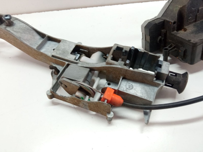 Recambio de cerradura puerta trasera derecha para citroën c4 picasso 1.6 hdi 109 cv 9hz referencia OEM IAM 24097816  