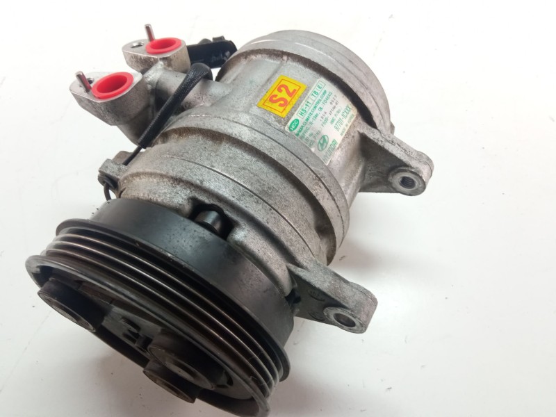 Recambio de compresor aire acondicionado para hyundai getz referencia OEM IAM 977011CXXX  