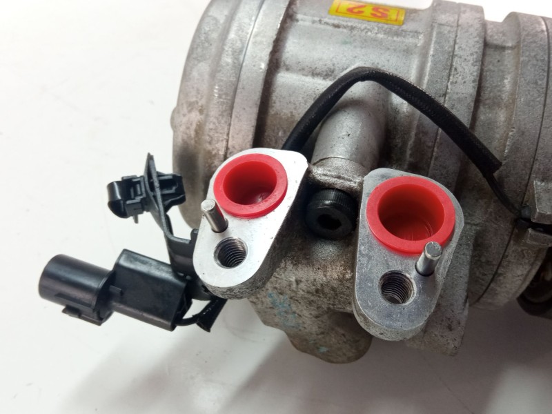 Recambio de compresor aire acondicionado para hyundai getz referencia OEM IAM 977011CXXX  