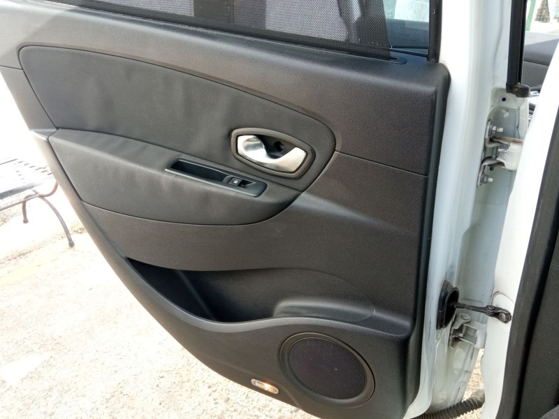 renault scenic del año 2010