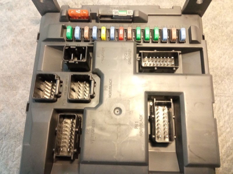 Recambio de caja reles / fusibles para peugeot 207/207+ (wa_, wc_) 1.6 hdi referencia OEM IAM 9674016680  