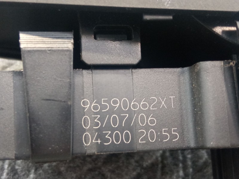 Recambio de mando elevalunas delantero derecho para citroën c4 referencia OEM IAM 96590662XT  