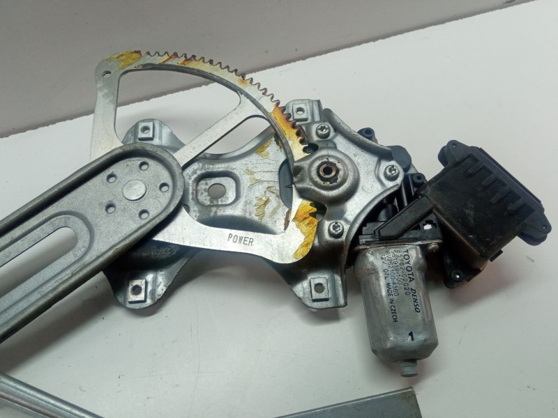 Recambio de elevalunas delantero izquierdo para toyota auris 1.4 d4d 90cv 3p referencia OEM IAM 8570202020961919100AV2621004360 