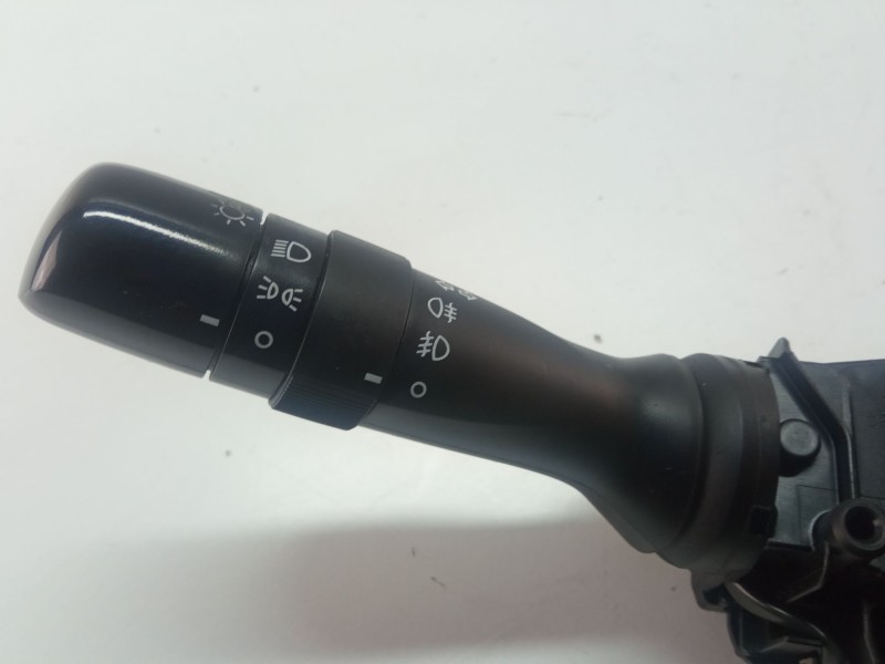 Recambio de mando multifuncion para toyota auris 1.4 d4d 90cv 3p referencia OEM IAM 17F00117F144  