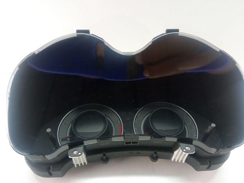 Recambio de cuenta kilometros para toyota auris 1.4 d4d 90cv 3p referencia OEM IAM 838000Z500A2C53300865  